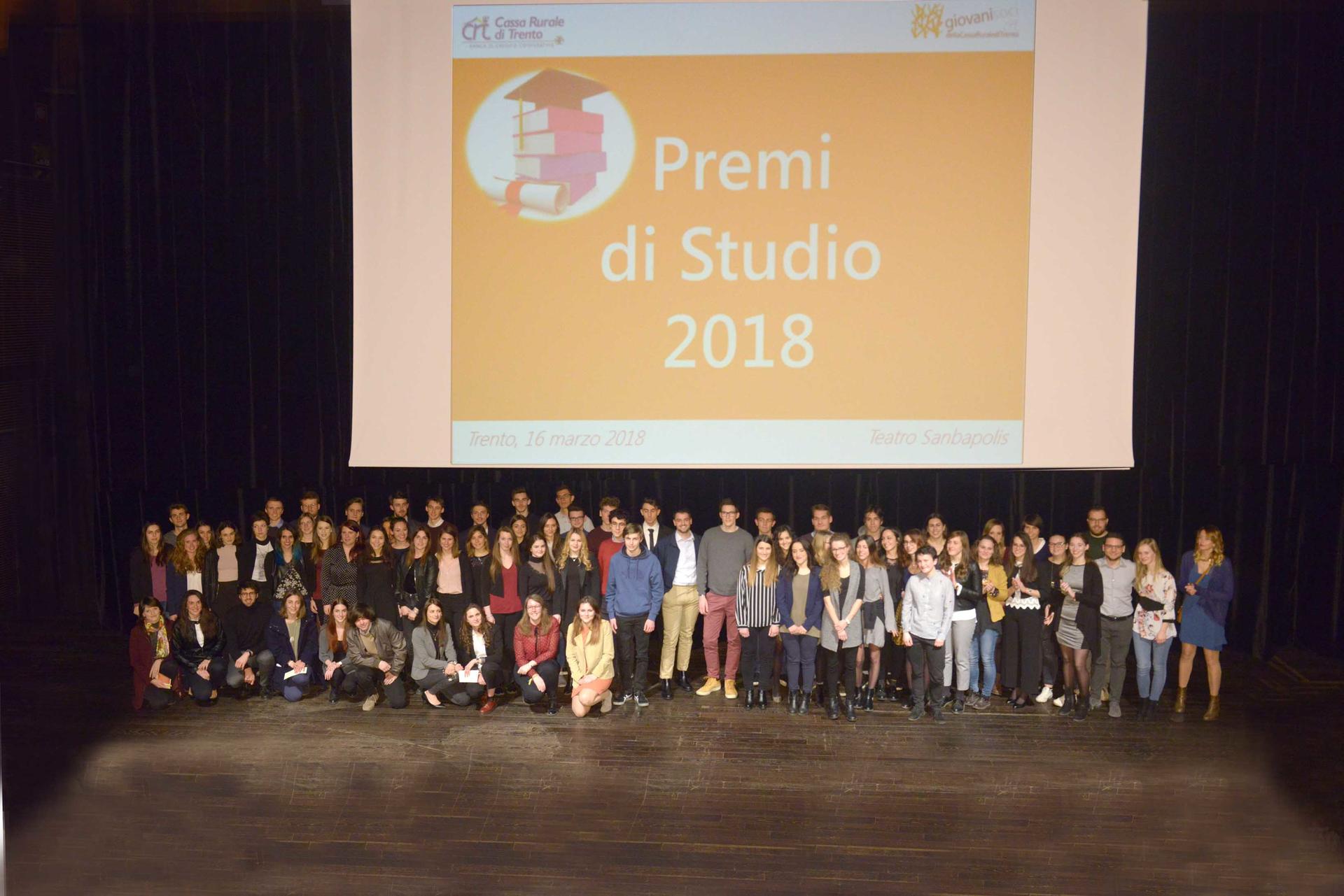 La serata è stata ospitata al Teatro Sanbapolis. Occasione per incontrare i giovani e premiare l’impegno che hanno espresso nel percorso scolastico.