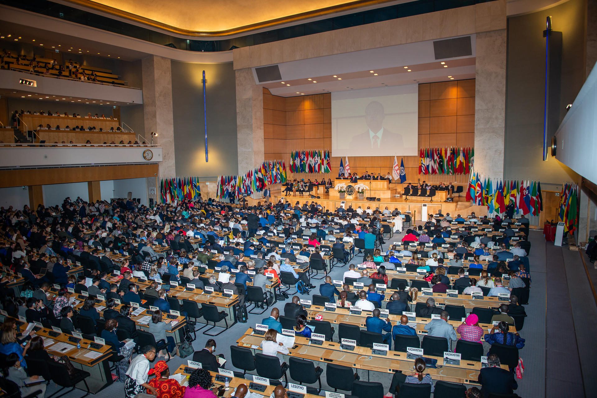 L'Organizzazione Mondiale per il Lavoro ha approvato, a larga maggioranza, una convenzione che impegna gli Stati a combattere la violenza e le molestie sessuali sul luogo di lavoro. Ora spetterà alle nazioni ratificarla