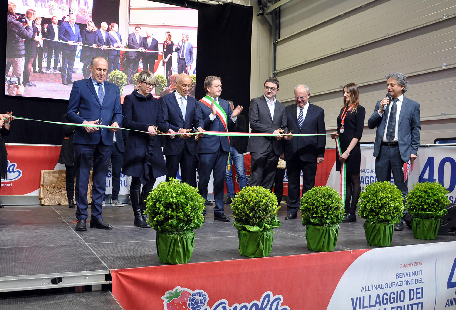 Oggi l’inaugurazione del “Villaggio dei piccoli frutti”, pensato e realizzato con la consulenza di Fabio Rizzoli. Il presidente Silvio Bertoldi: Il nostro obiettivo è di realizzare il distretto nazionale dei piccoli frutti. Il presidente della Provincia Fugatti: qui si vede la capacità di fare sistema.La presidente della Federazione trentina della cooperazione Marina Mattarei ha ringraziato i soci e il cda per il coraggio dimostrato nell’innovare e scommettere sul futuro.Ottimo bilancio dell'annata 2018, l'utile ha superato gli 800.000 euro.