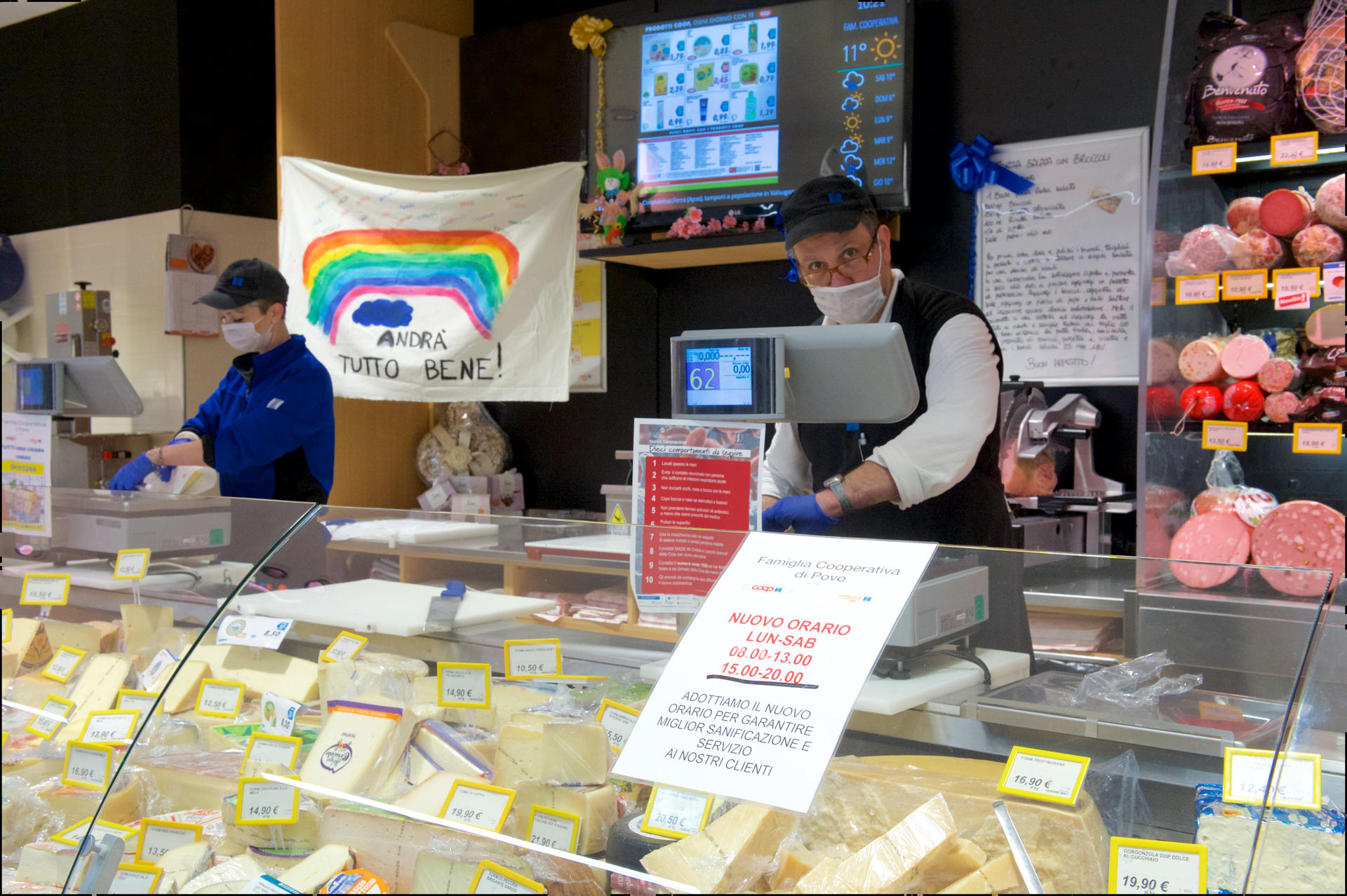 Supportare e rafforzare l’operato degli esercizi “multiservizi” e potenziare il consumo dei prodotti locali: questo l’obiettivo del Protocollo d’intesa siglato – con le consuete modalità della firma “a distanza” rese necessarie dall’emergenza sanitaria – da Provincia autonoma di Trento, Sait (Consorzio delle cooperative di consumo trentine), Dao (Dettaglianti alimentari organizzati) e Federazione Trentina della Cooperazione.Le misure contenute nel Protocollo riguarderanno anche circa 50 esercizi multiservizio privati. 