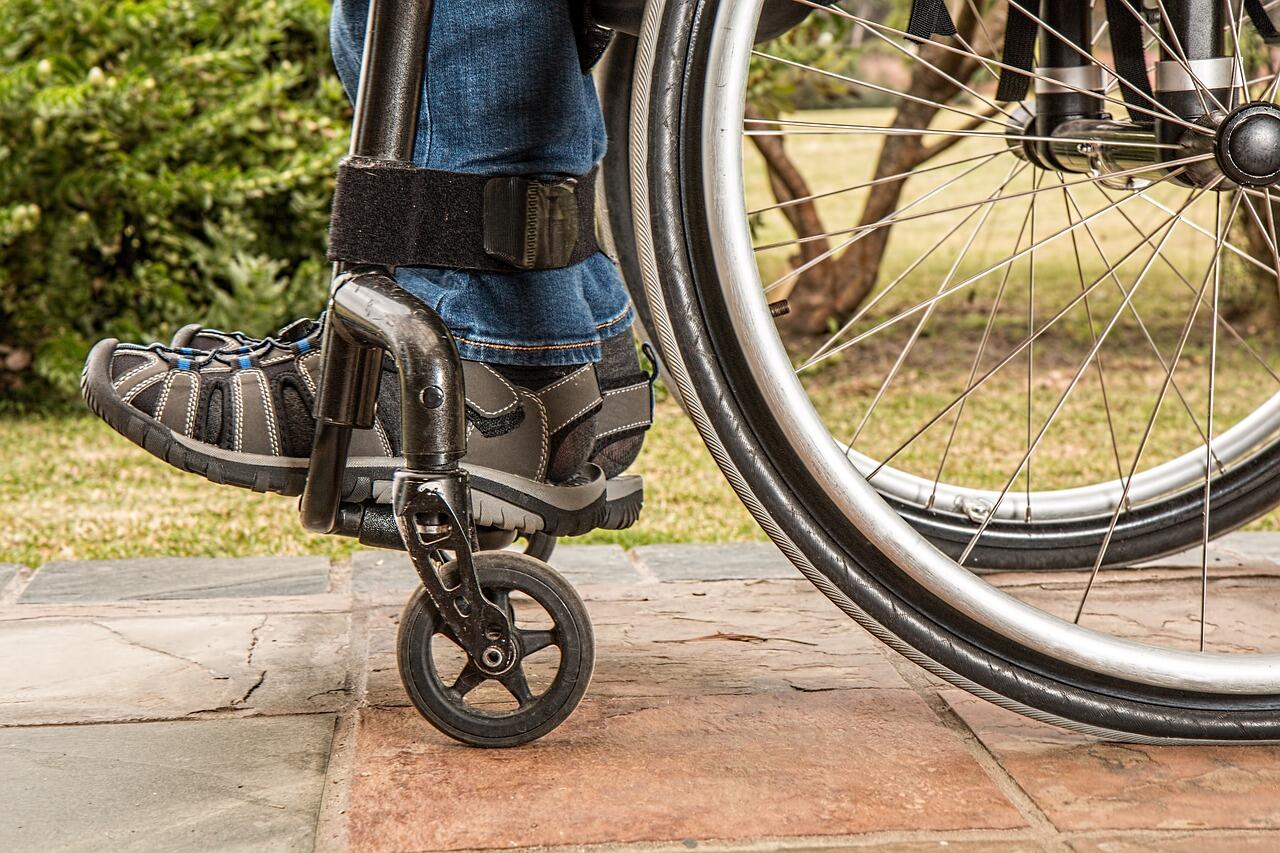 Dal 1981 ogni 3 dicembre si celebra la Giornata Internazionale delle persone con Disabilità istituita dall’Onu per promuovere una più ampia sensibilizzazione sui temi della disabilità, al fine di garantire la piena inclusione in ogni ambito della vita e ridurre ogni forma di discriminazione o violenza delle persone con disabilità. 