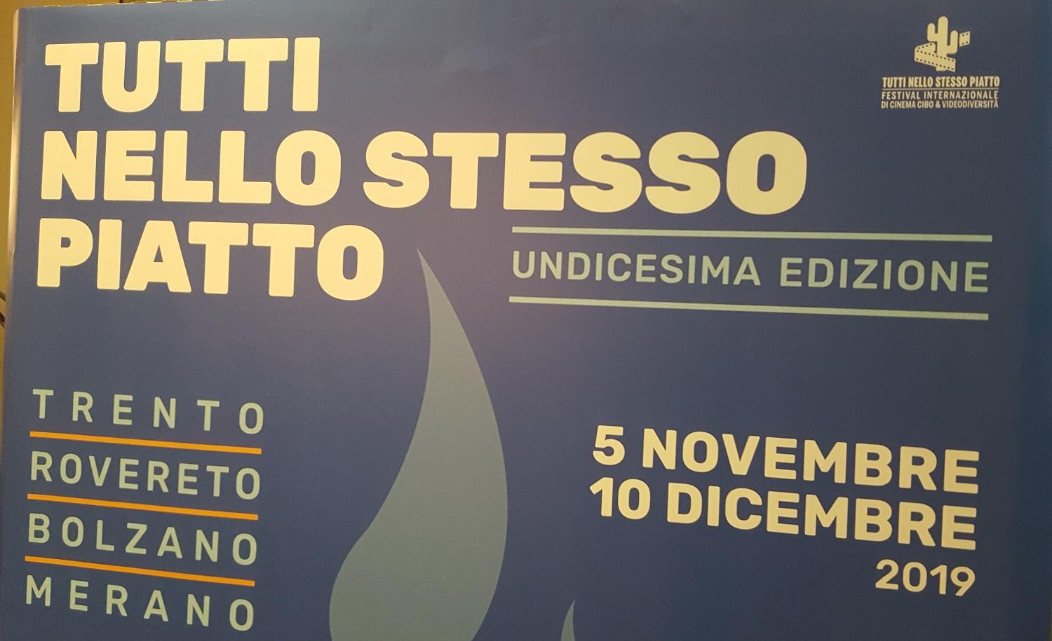 L’undicesima edizione di Tutti Nello Stesso Piatto, il festival di cinema, cibo e video diversità organizzato dalla cooperativa Mandacarù, sarà dedicata ai cambiamenti. Dal 5 novembre al 10 dicembre, a Trento, Rovereto, Dro, Bolzano e Merano 25 appuntamenti serali, con 36 film e documentari, un reportage fotografico ed uno spettacolo teatrale.