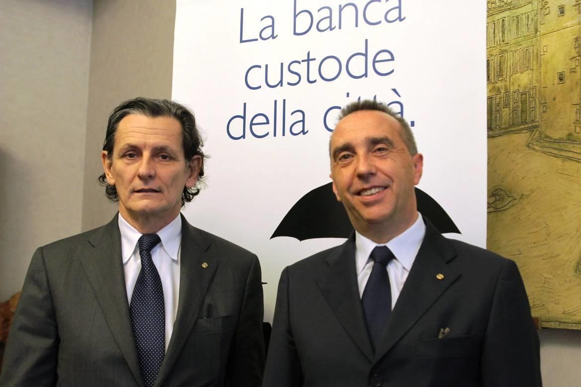 Cassa di Trento, Lavis, Mezzocorona e Valle di Cembra (nella foto da sinistra il presidente Giorgio Fracalossi e il direttore Giorgio Bagozzi) ha attivato un’iniziativa di fornitura gratuita di Pos portatili per facilitare le realtà commerciali impegnate nella consegna della spesa e/o di farmaci a domicilio.